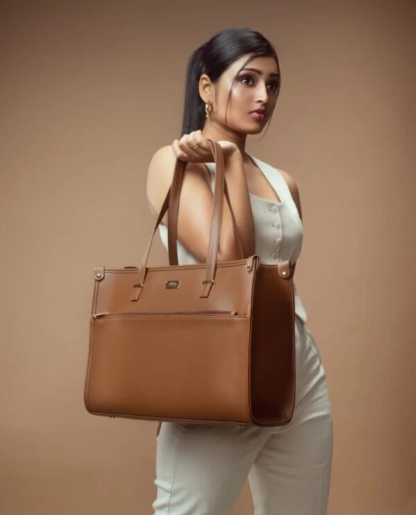 brown-leather-tote-bag