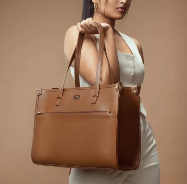 brown-leather-tote-bag